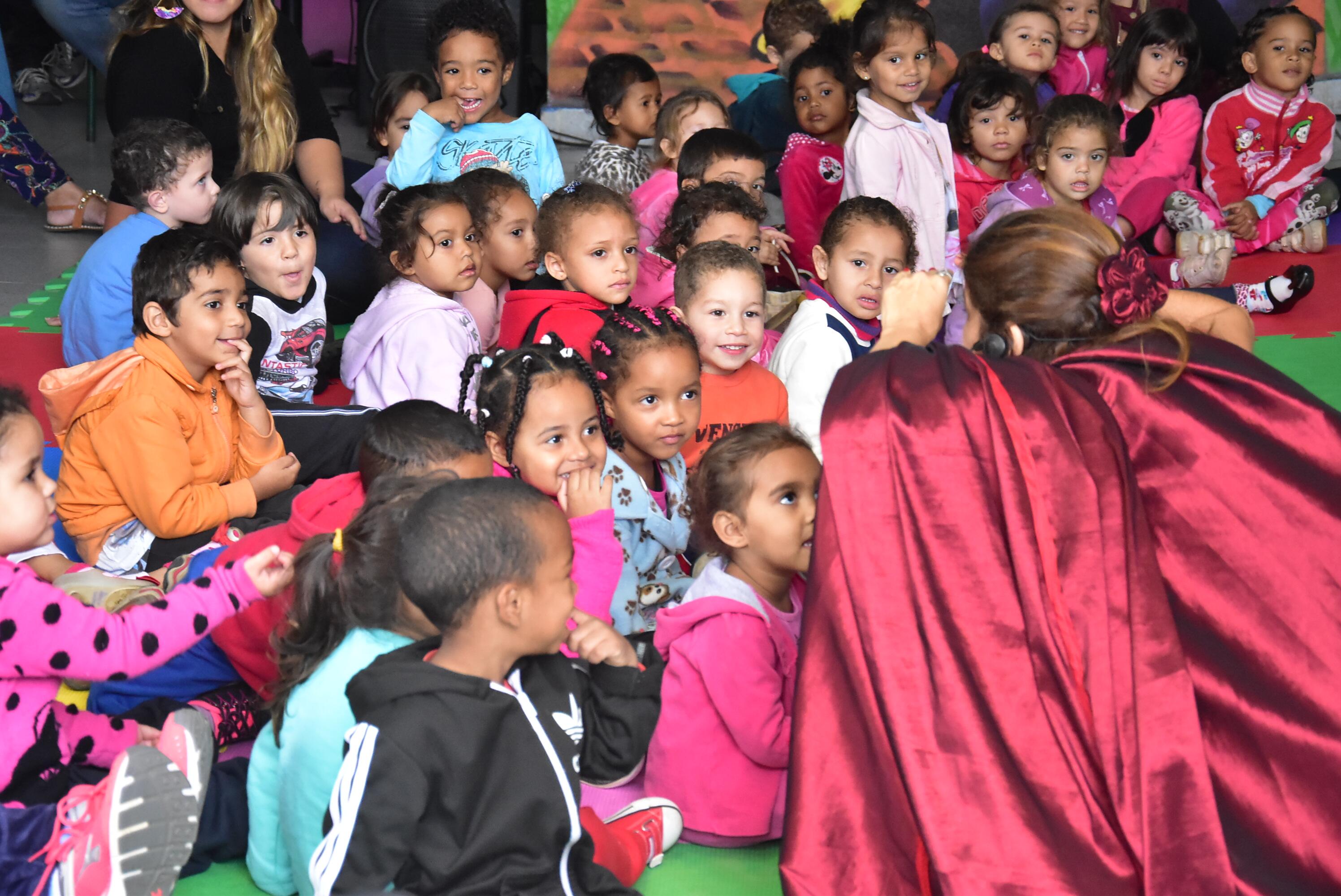 Na Biblioteca Municipal, Viagem Literária encanta alunos da EMEB Roberto Meconi