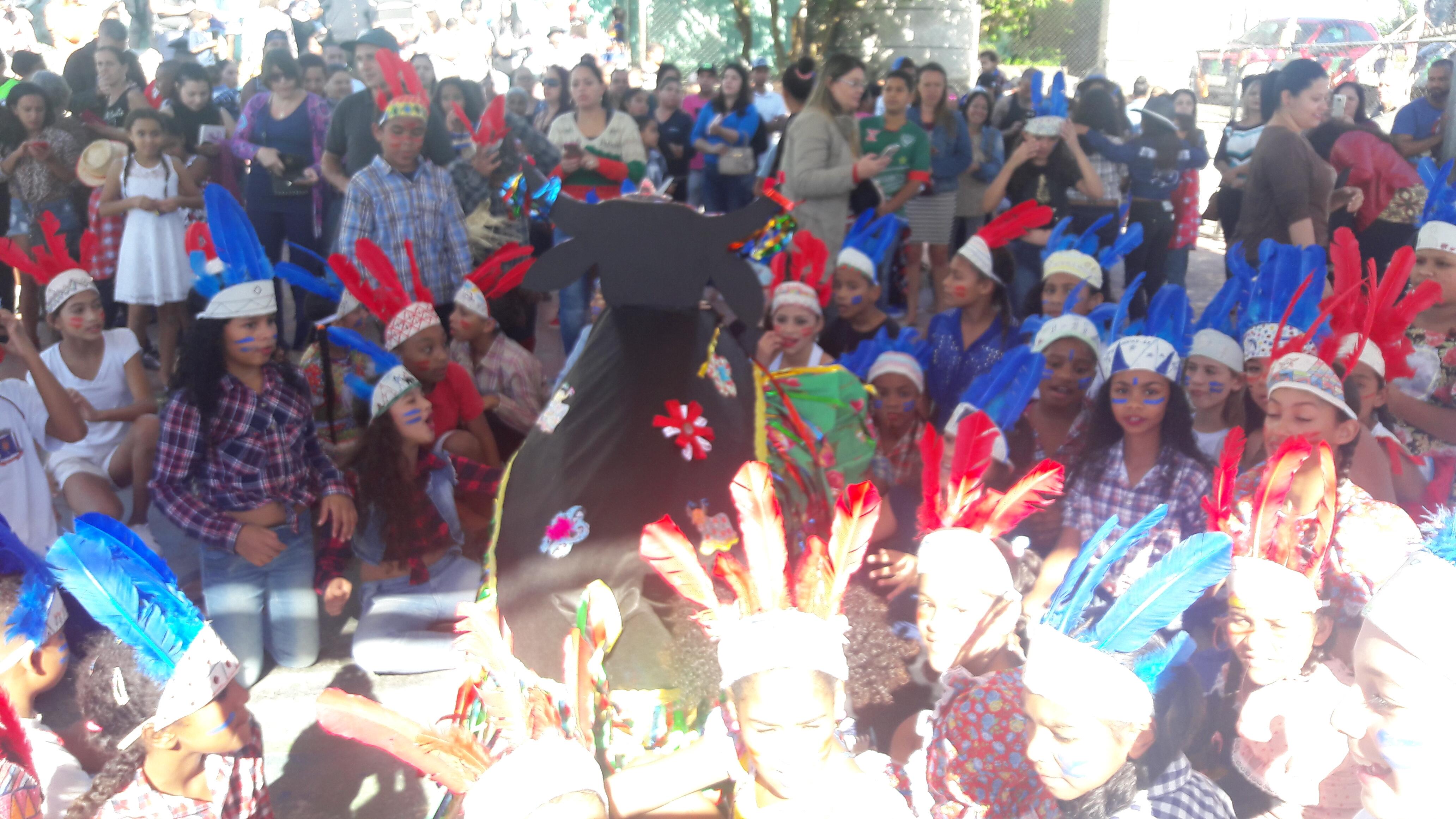 Danças tradicionais marcaram a festa junina da EMEB Padre Egydio que foi um sucesso