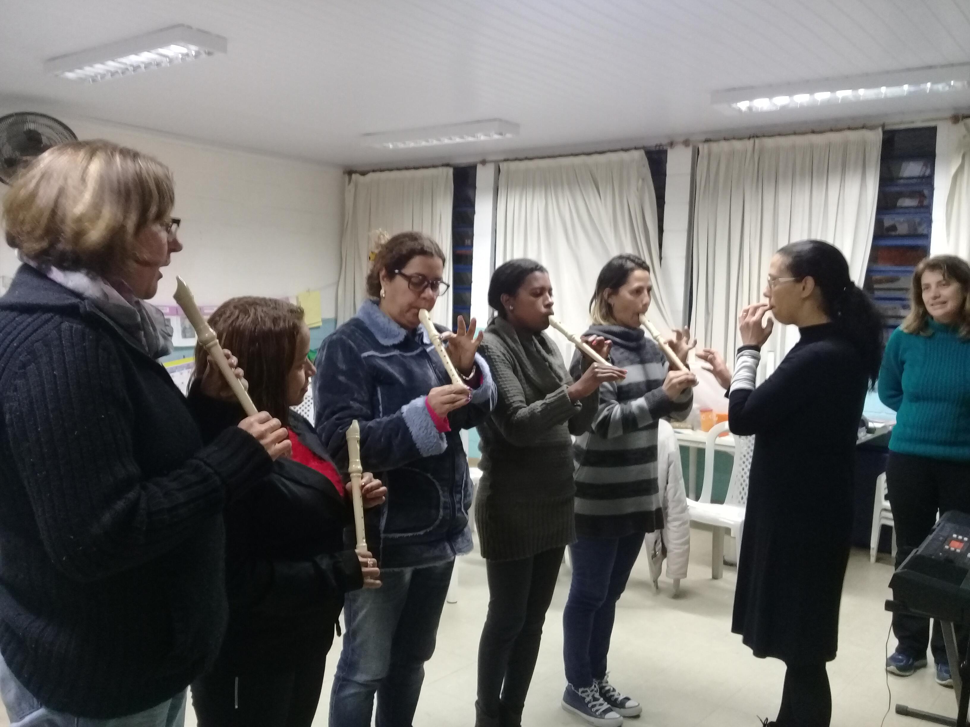 Oficina de música realizada com os professores da educação infantil