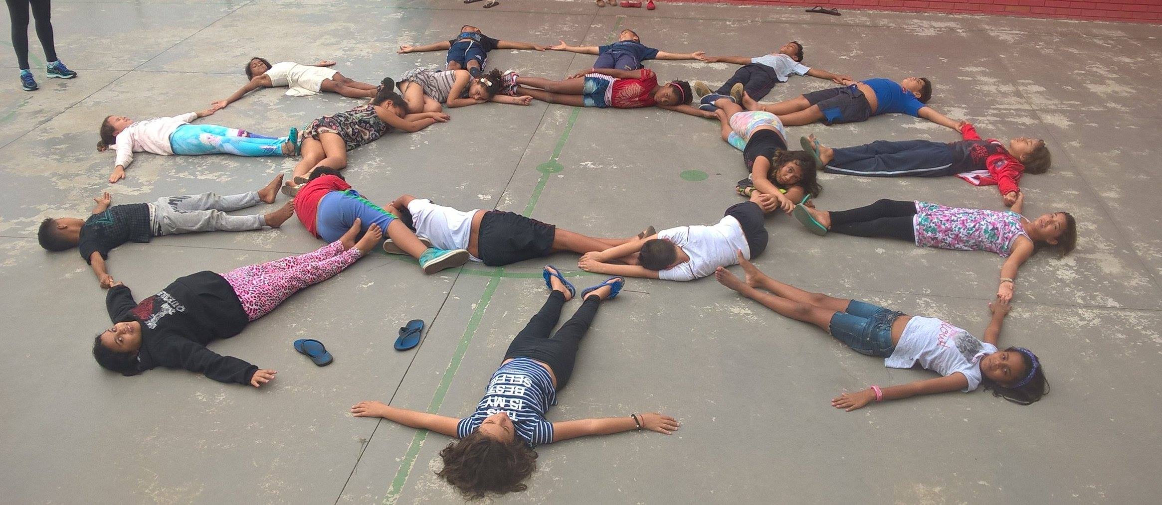 Pequenos participaram da construção de mandalas