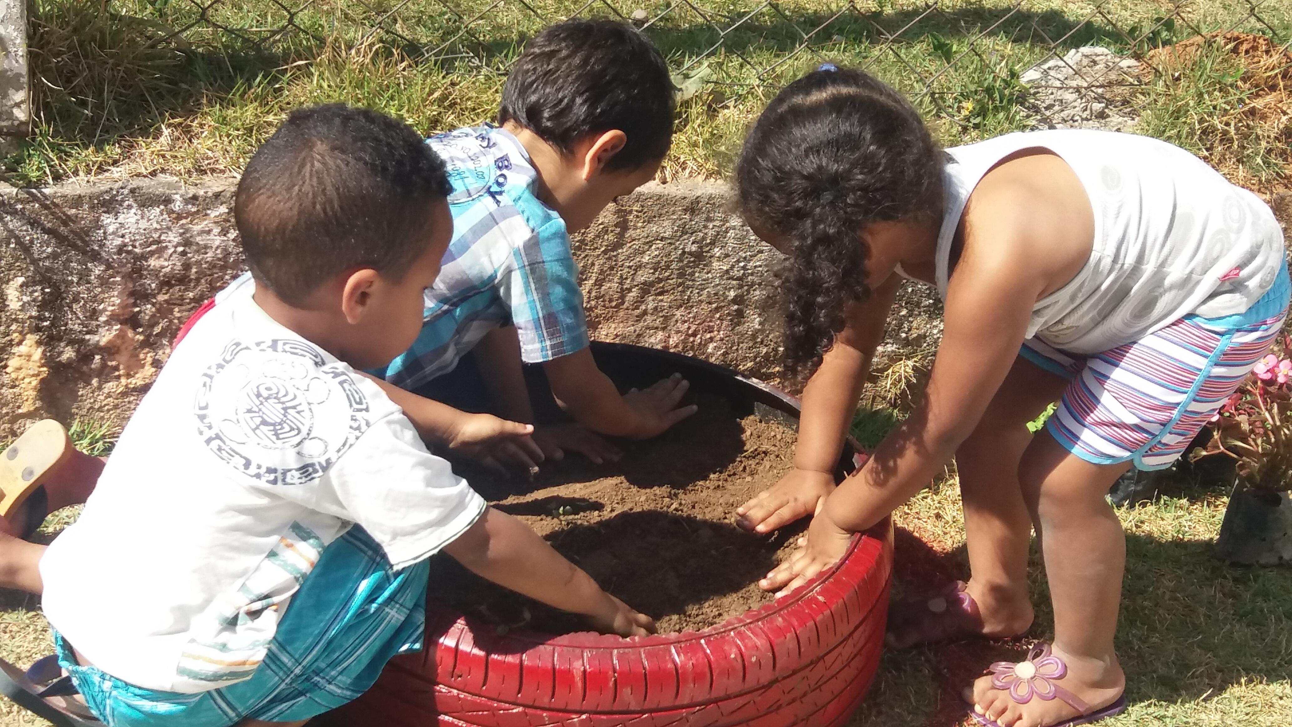 Preparando o jardim da nossa escola para a Primavera