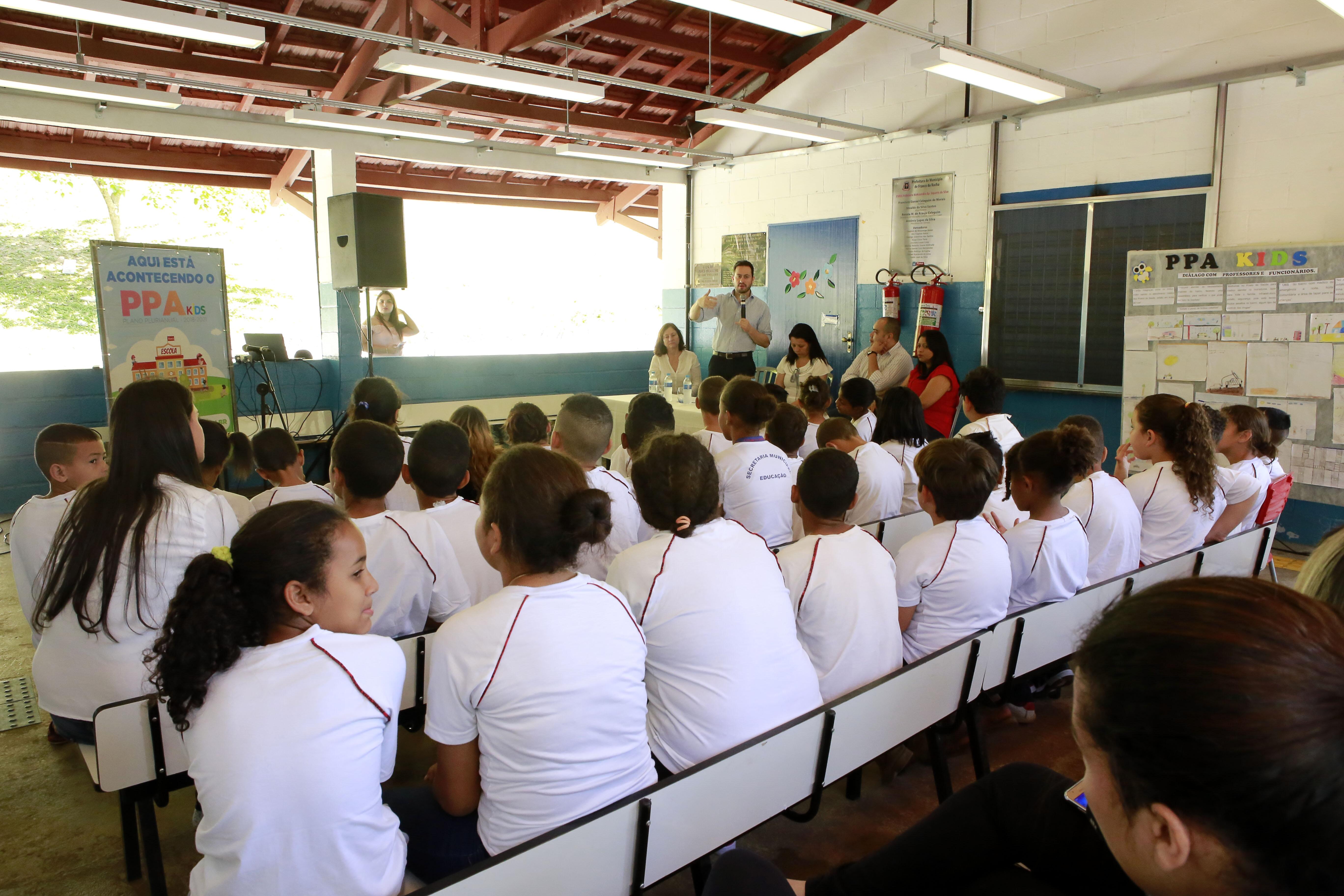 Estudantes da EMEB Alekssandra Ap. Siqueira debatem temas de lazer e transporte público no PPA KIDS