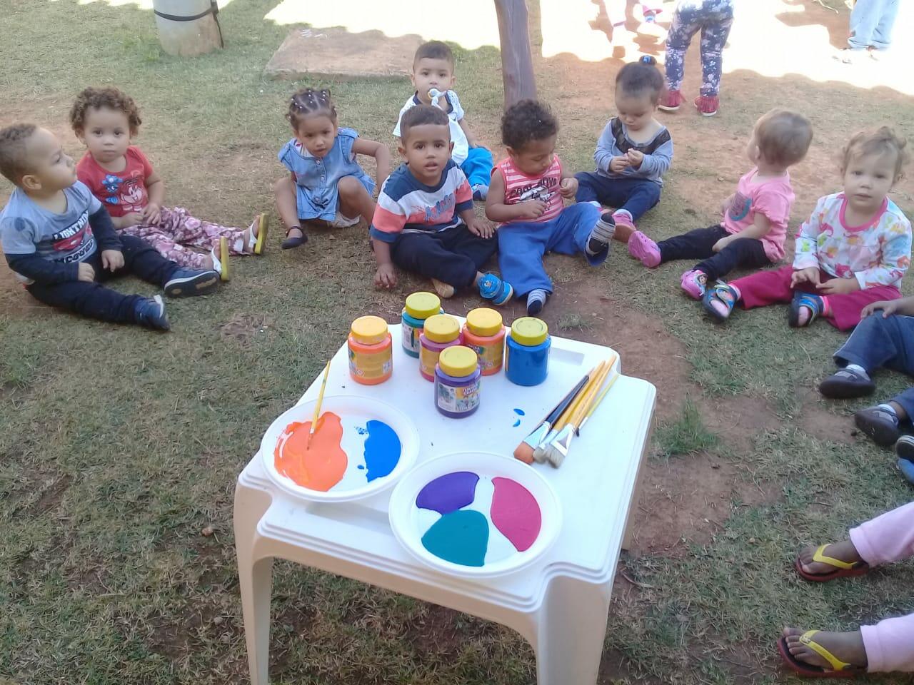 Brincando com tinta guache