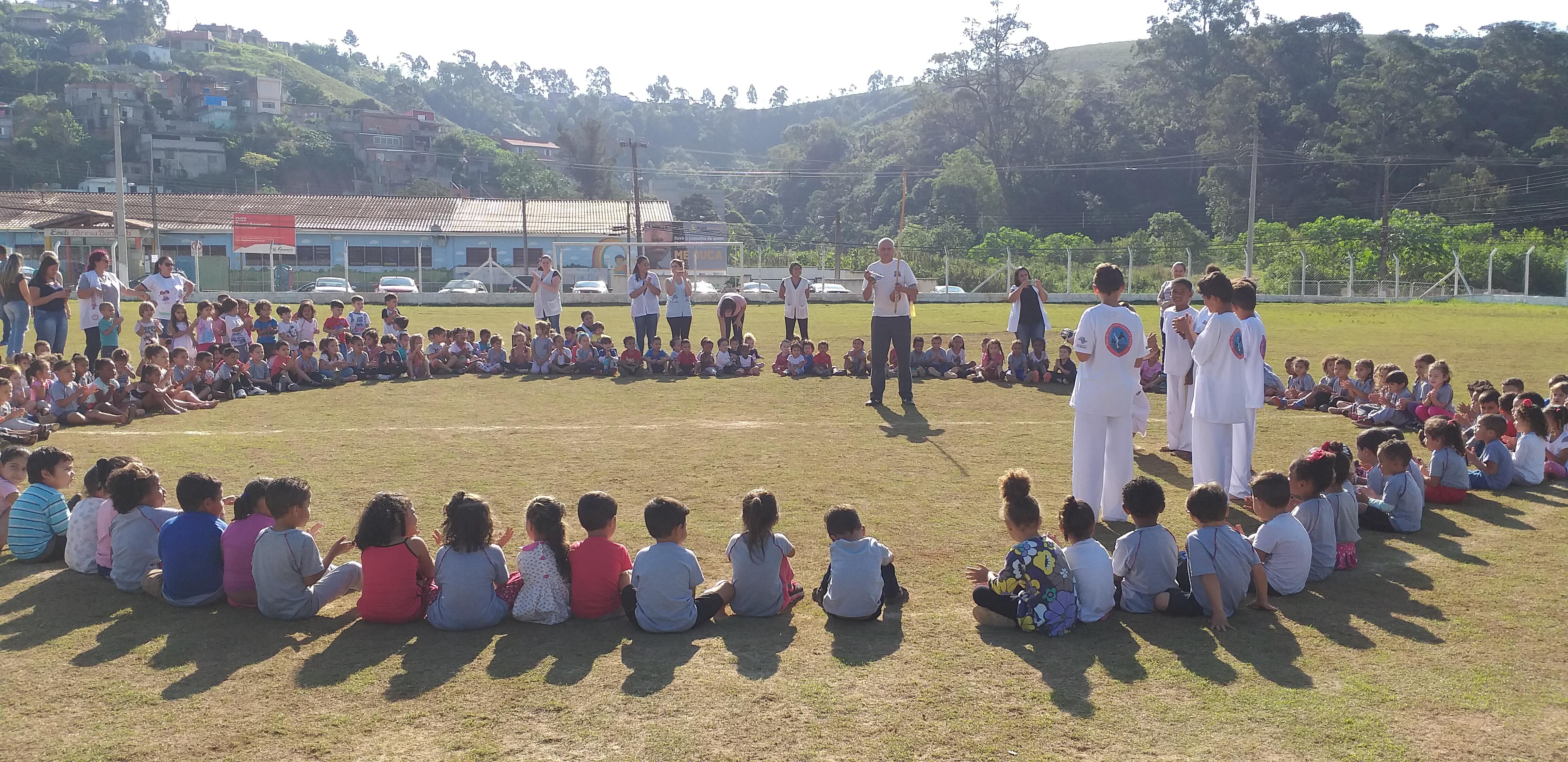 Apresentação de capoeira encanta as crianças!