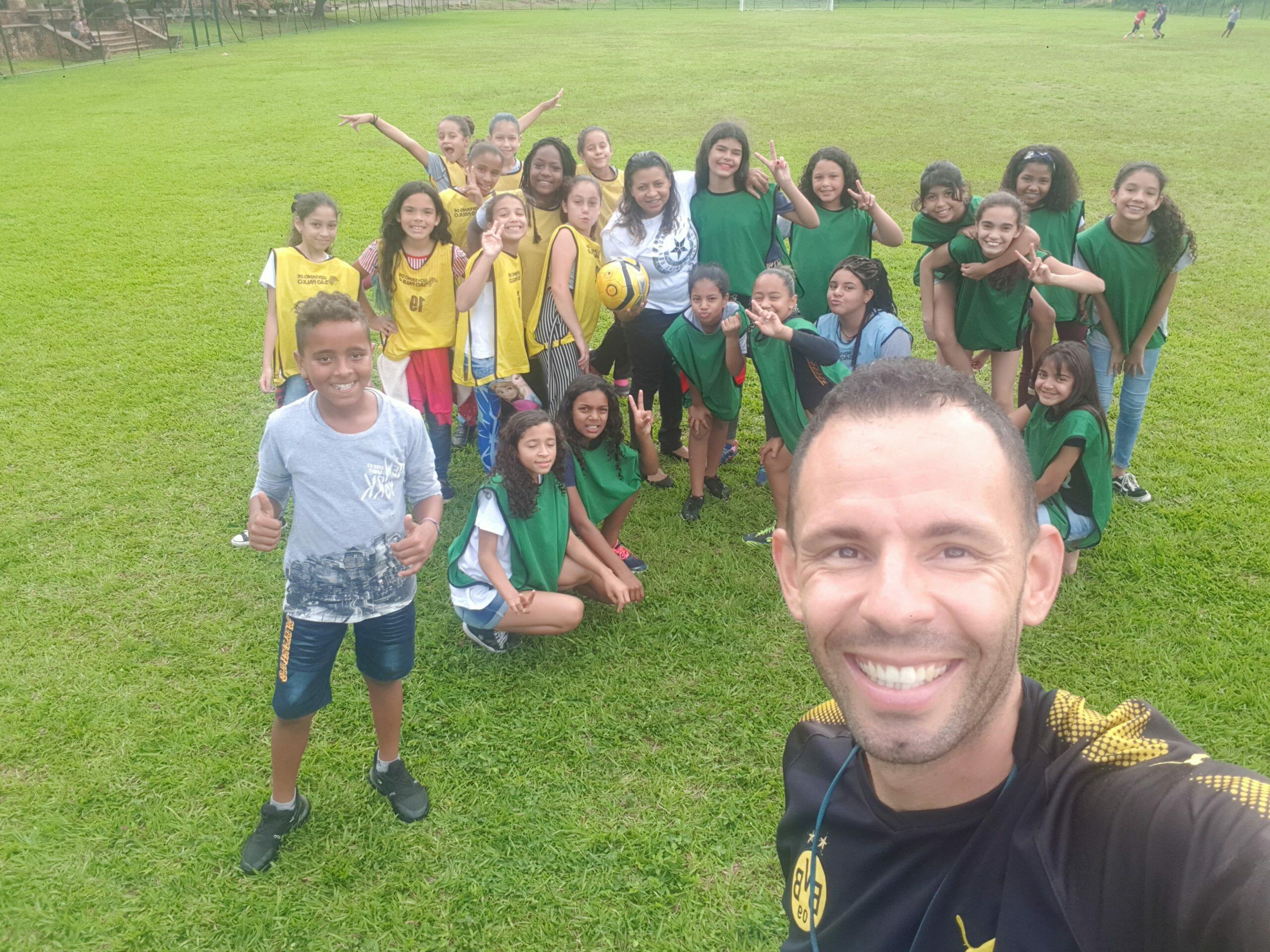 Crianças realizam campeonato no Campo do Juquery