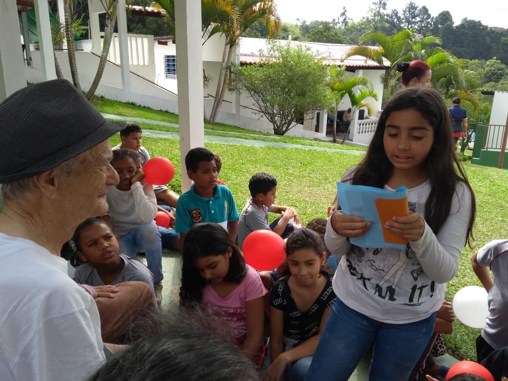 Visita ao lar de idosos “Renascer do Sol”