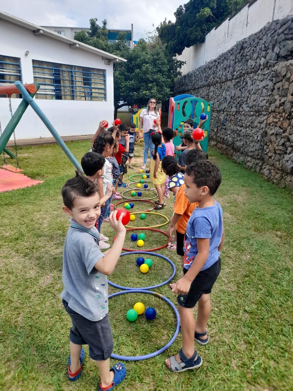 Quer conhecer um elefantinho colorido? Corre lá na Emeb Cecília Meireles… têm vários!🐘💛🐘💙🐘❤️