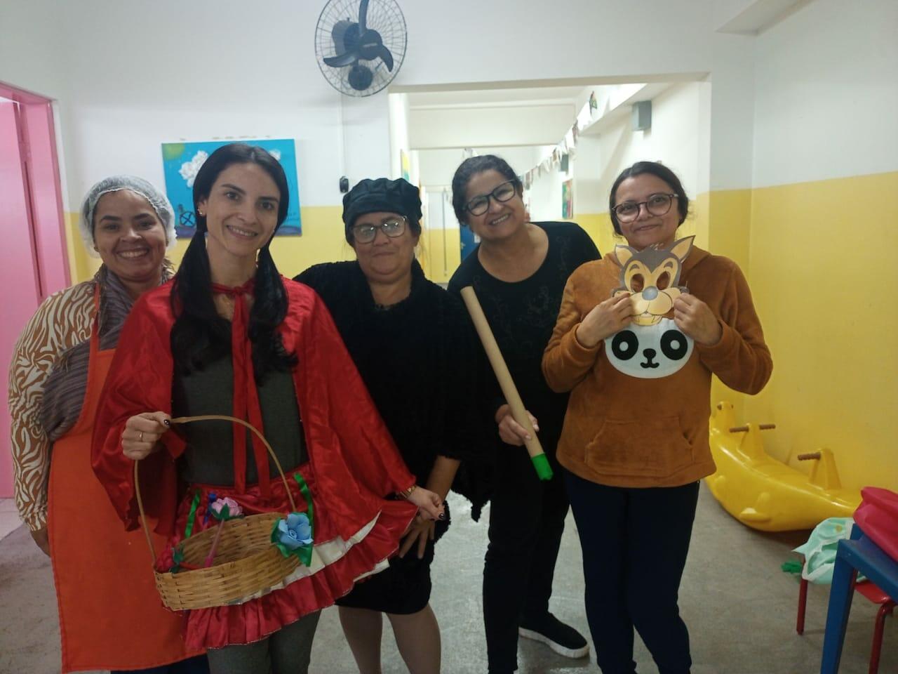 Chapeuzinho Vermelho, Lobo Mau e os patinhos coloridos também voltaram às aulas 🐺🦆 🤗