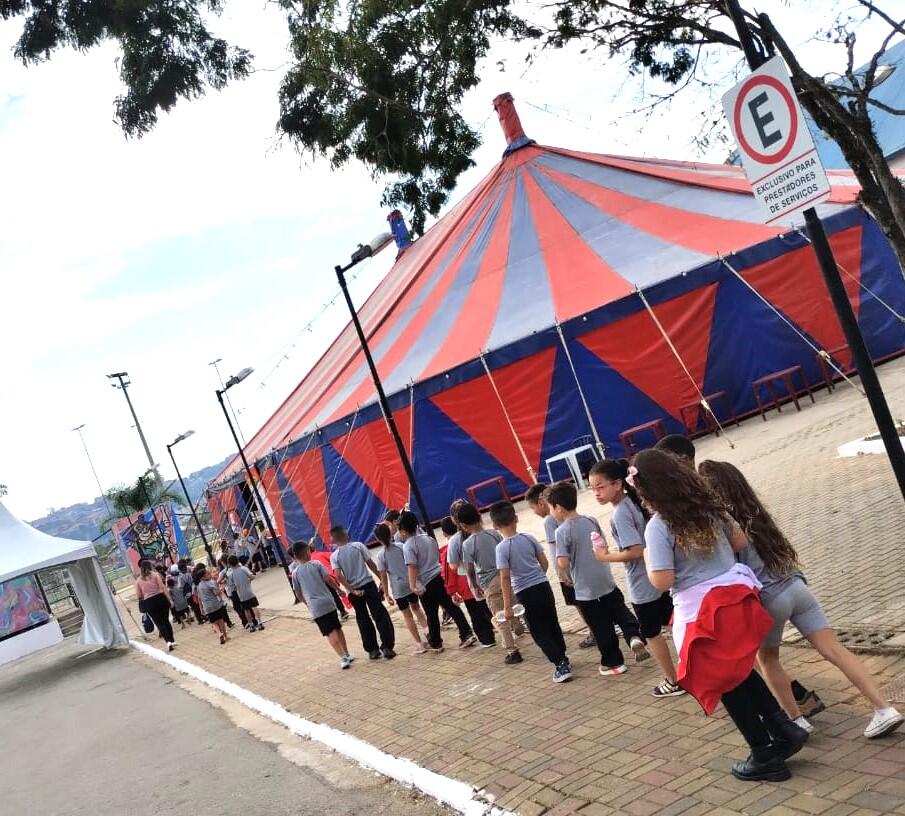 Vai, vai, vai começar a brincadeira…🎶🎵🎪