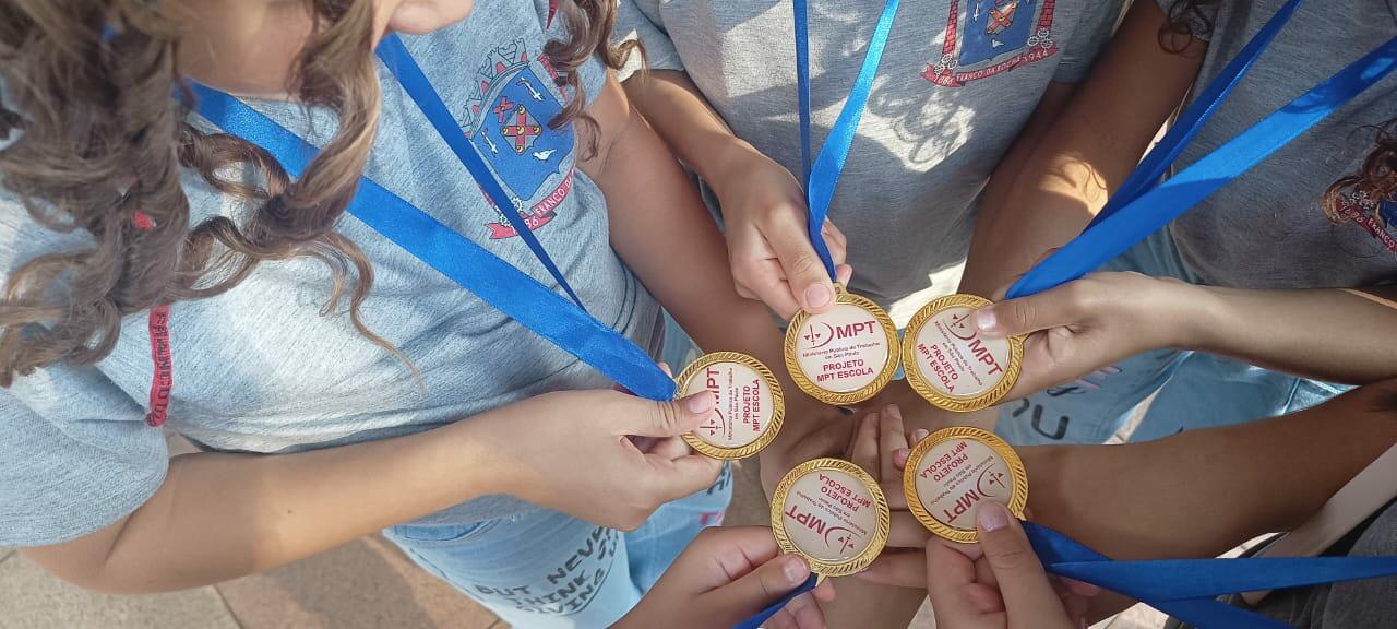 Orgulho nos define! Alunos da rede municipal conquistam primeiras colocações em etapa estadual de Prêmio MPT na Escola 2023 – “A ESCOLA NO COMBATE AO TRABALHO INFANTIL  🥰 🤗 🤩
