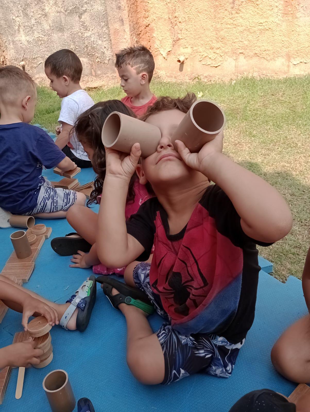 Os blocos de montar e suas múltiplas possibilidades… 🪵🏨🚃🏰🏫🥰