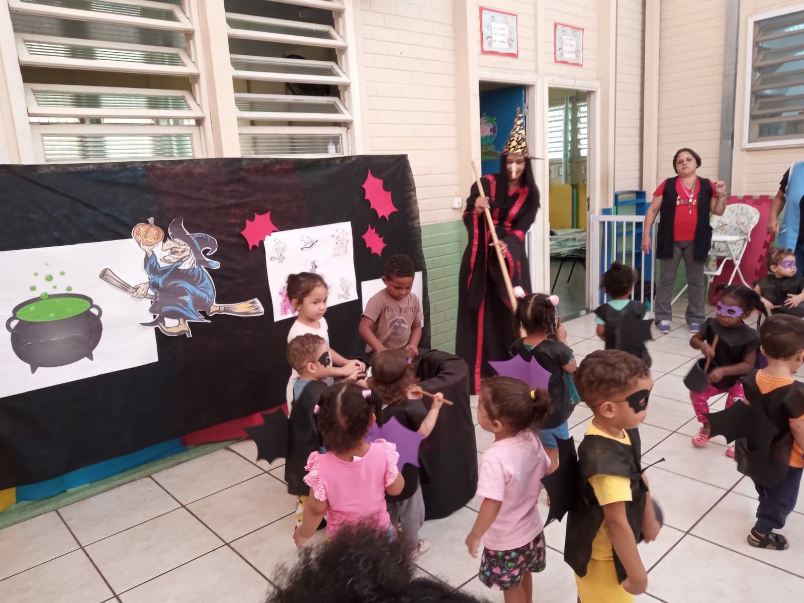 Uma visita surpresa… que anda de vassoura 🥰🧹😍