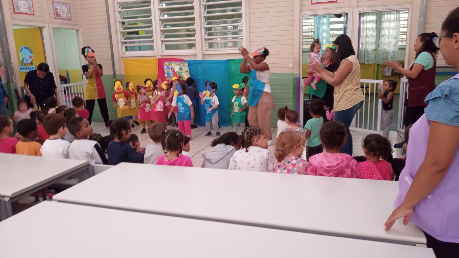 Arte, alegria e bagunça boa! 🦆🦆🎉😀
