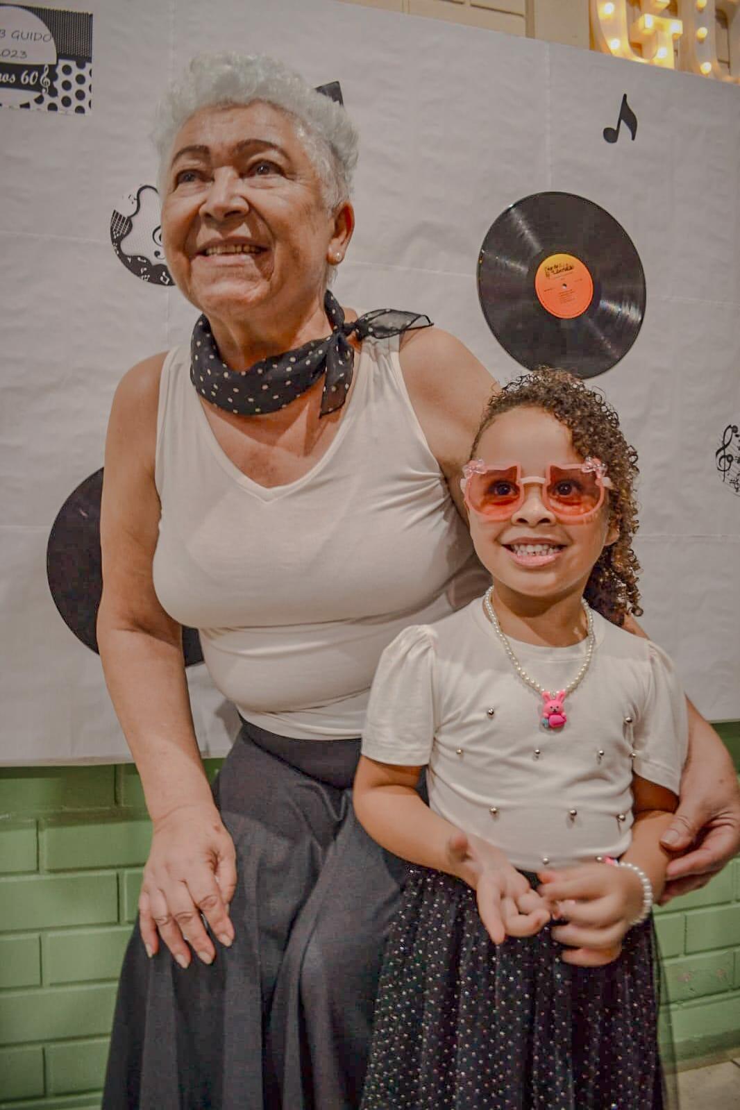 🎶🎵’Tomo um banho de lua, fico branca como a neve…’ ah, os anos 60! 🥰❤️