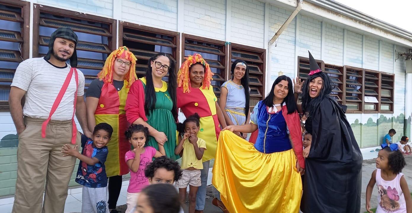 Os livros e suas viagens fascinantes 📚👩🏽‍🍳🧹🎭🎩❤️