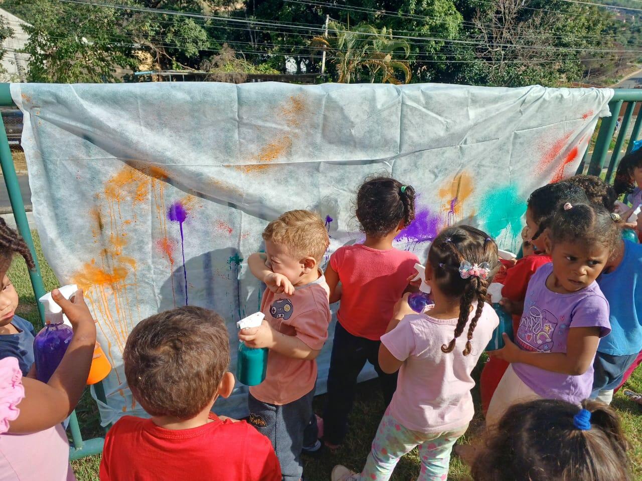 Uma toalha de piquenique colorida e exclusiva, a gente tem! 🌈🎨🧺🥰