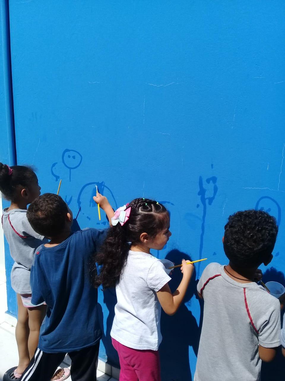Pintura com água: criatividade e diversão! ❤️😁🪣🚰