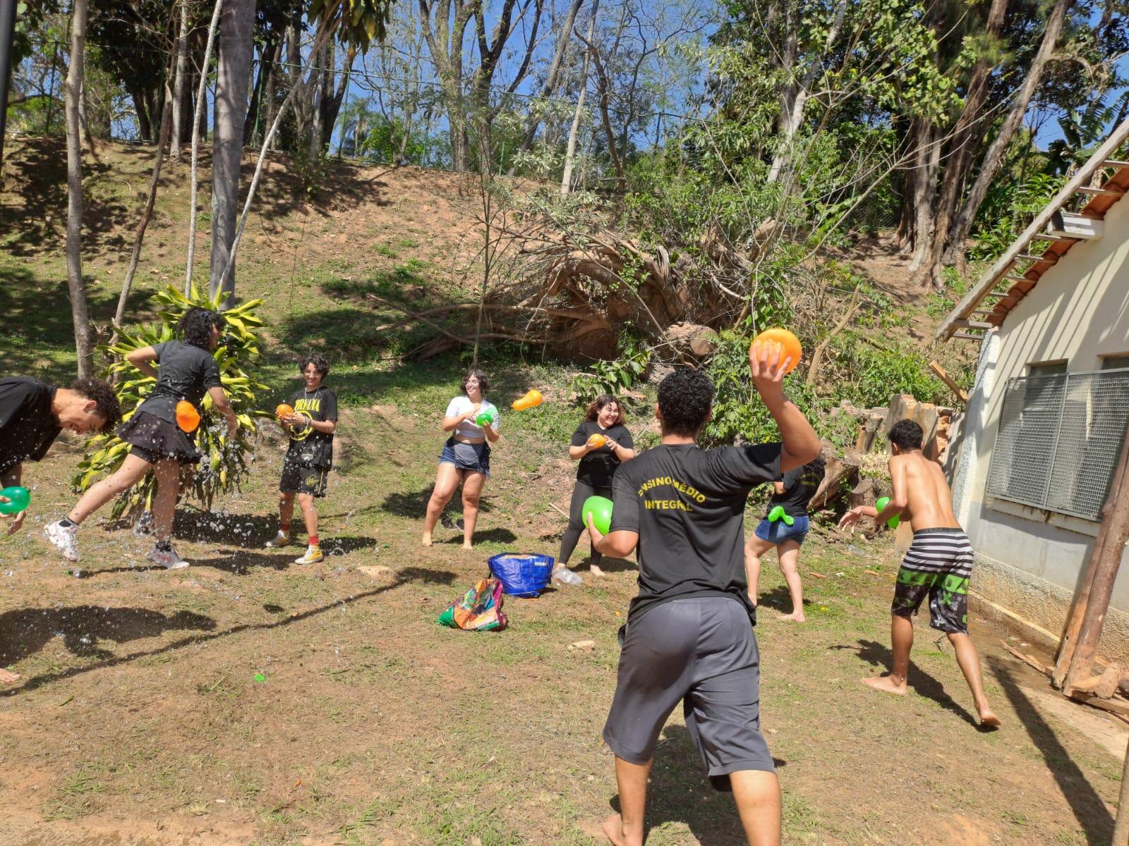 Relembrando a infância com os colegas! 😆❤️🏃‍♀️🏐💦🤟🏼🤸‍♂️
