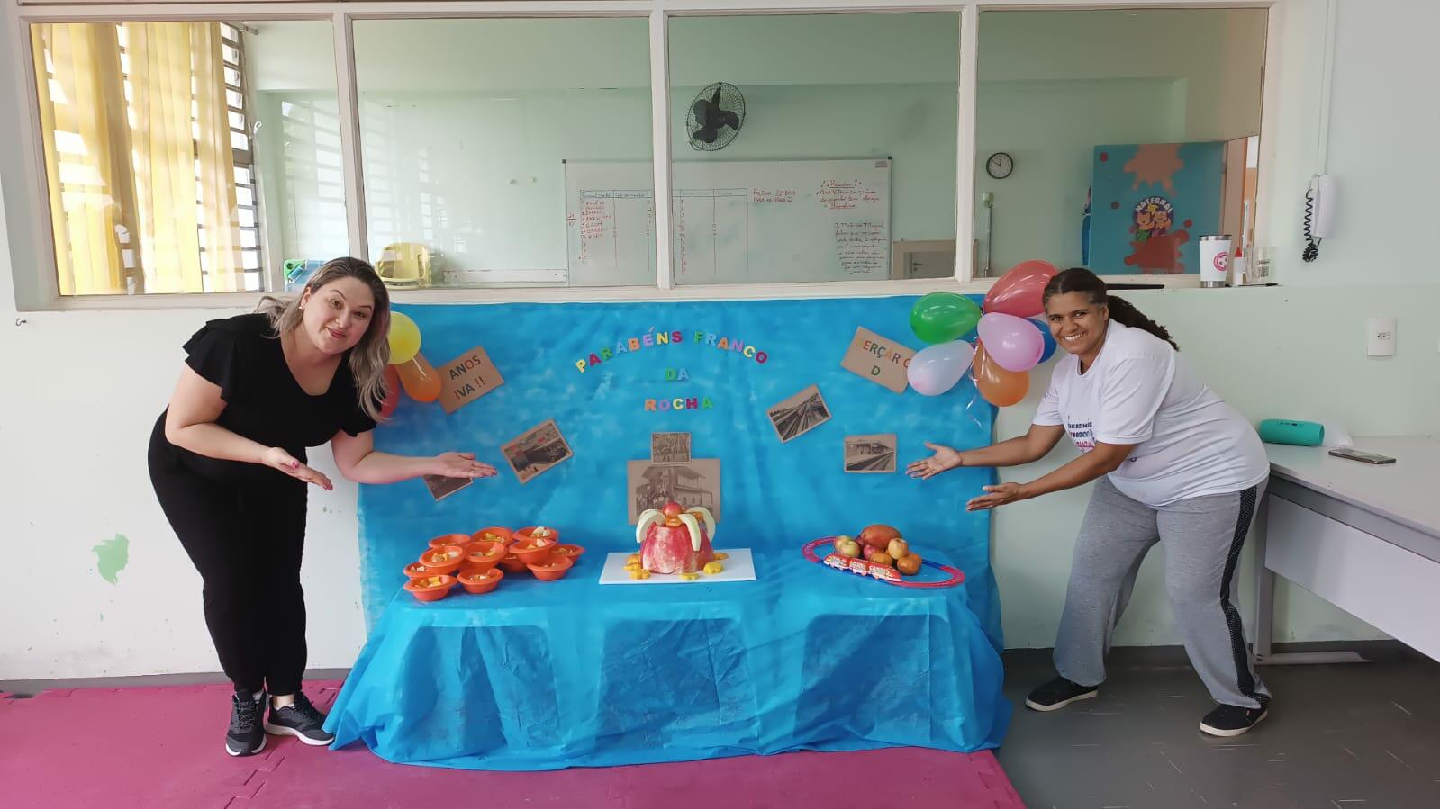 Um bolo delicioso, saudável e colorido! 🍎👶🏽🥭🎂🍊😋