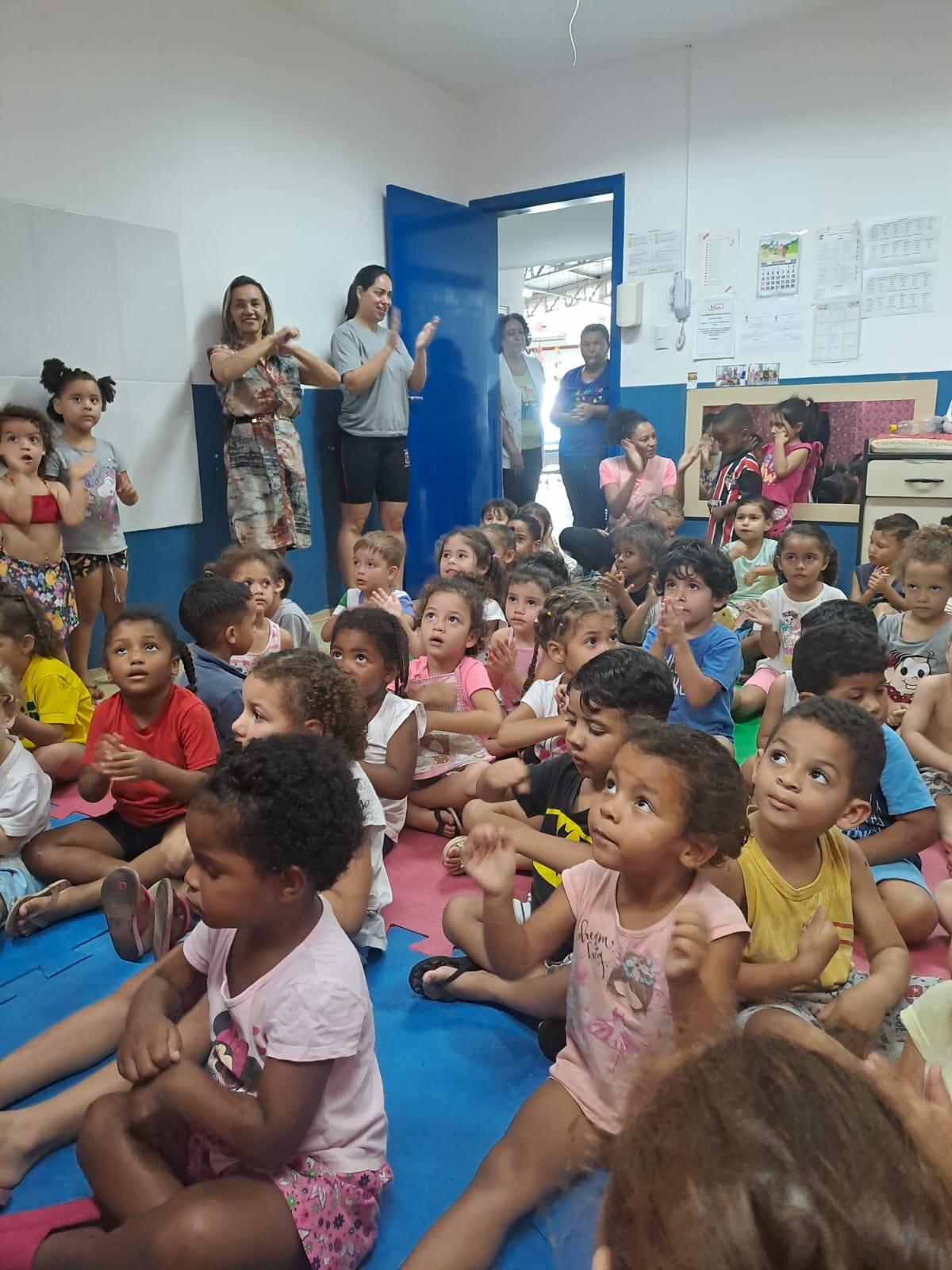 Músicas, histórias e muita água para refrescar! 💦👶🏽🪇📖💚🎶